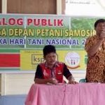 Wakil Bupati Samosir ketika memberikan pemaparan pada Dialog Publik “Menilik Masa Depan Petani Samosir”, pada Jumat, (7/10) | samosirgreen.com