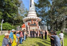 Ketua Umum DPP memalu bambu ke dalam tanah